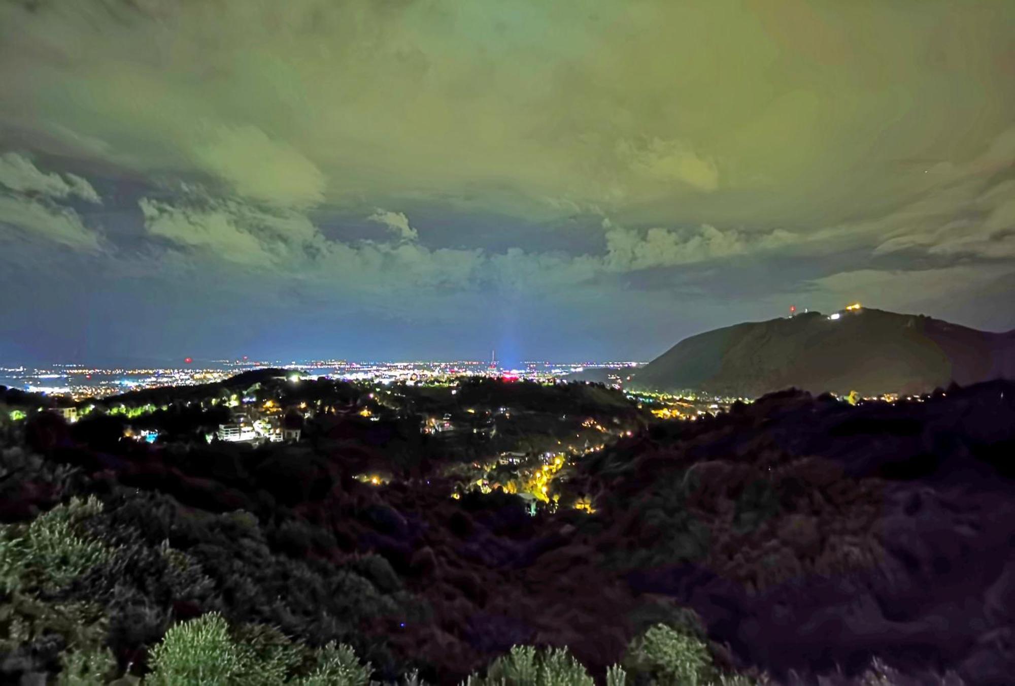Coroni Seasons Apart With Panoramic View Brassó Kültér fotó